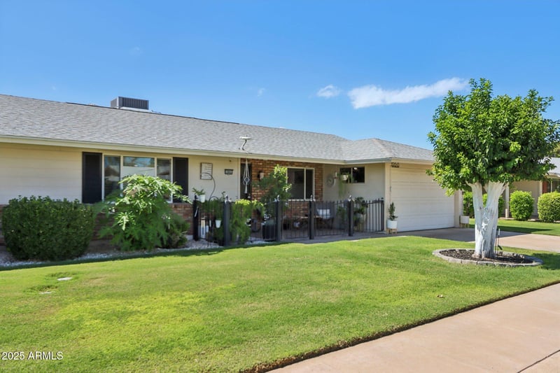 10845 Hatcher Rd, Sun City, AZ 85351