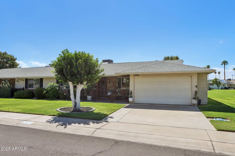 10845 Hatcher Rd, Sun City, AZ 85351