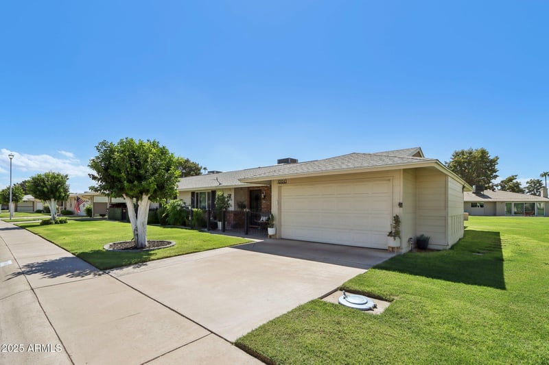10845 Hatcher Rd, Sun City, AZ 85351