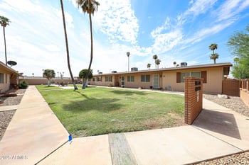 10855 Santa Fe Dr, Sun City, AZ 85351