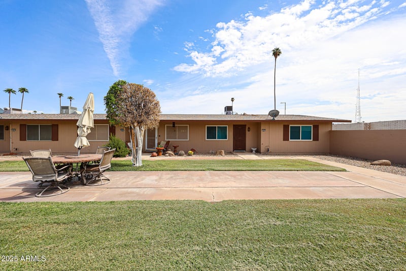 10855 Santa Fe Dr, Sun City, AZ 85351