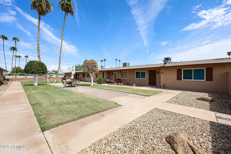 10855 Santa Fe Dr, Sun City, AZ 85351