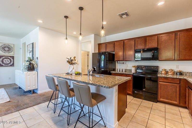 10855 Taylor St, Avondale, AZ 85323