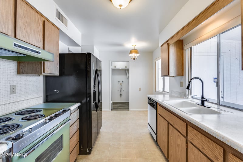 10863 Thunderbird Blvd, Sun City, AZ 85351