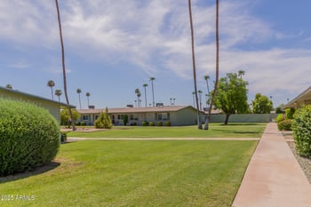10870 Santa Fe Dr, Sun City, AZ 85351