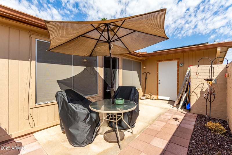 10885 Santa Fe Dr, Sun City, AZ 85351
