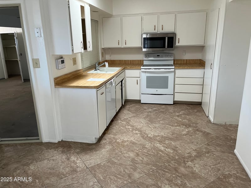10889 Santa Fe Dr, Sun City, AZ 85351