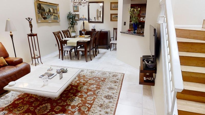 109 E Beck Ln, Phoenix, AZ 85022