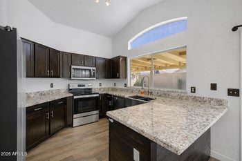 109 Mohawk Dr, Phoenix, AZ 85027