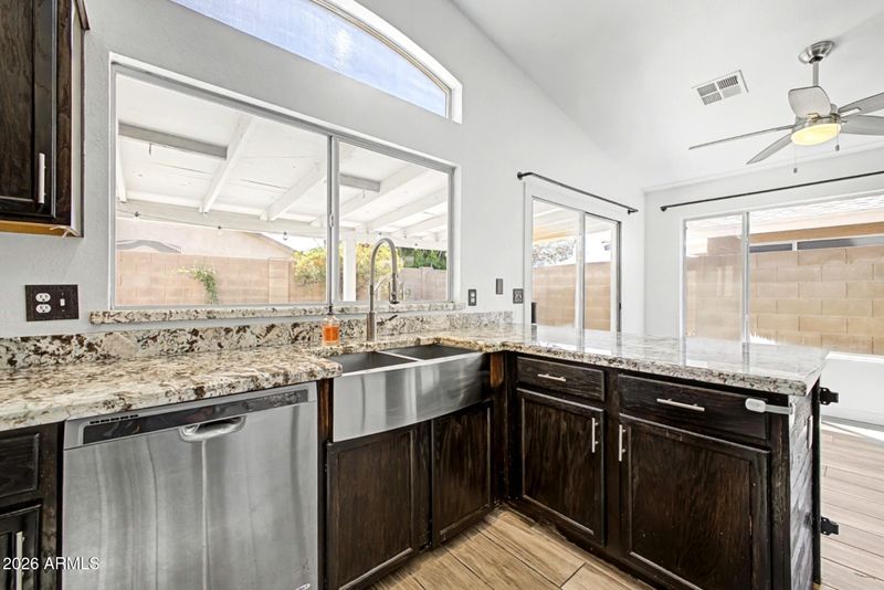 109 W Mohawk Dr, Phoenix, AZ 85027
