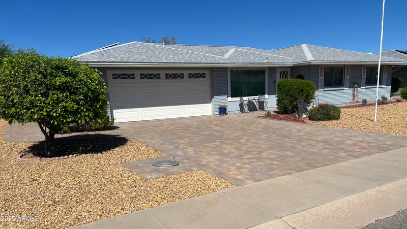 10902 Brookside Dr, Sun City, AZ 85351