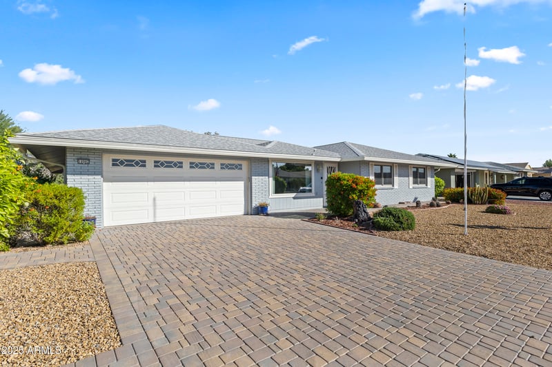 10902 Brookside Dr, Sun City, AZ 85351