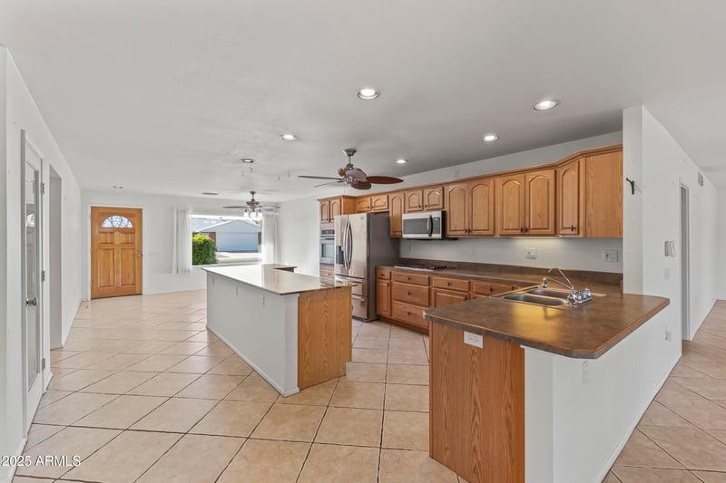 10902 Brookside Dr, Sun City, AZ 85351