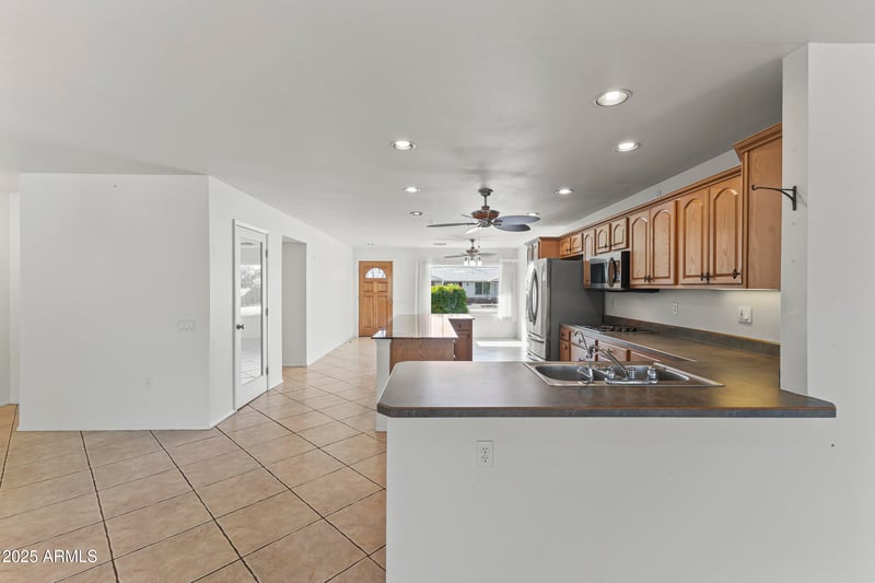 10902 Brookside Dr, Sun City, AZ 85351
