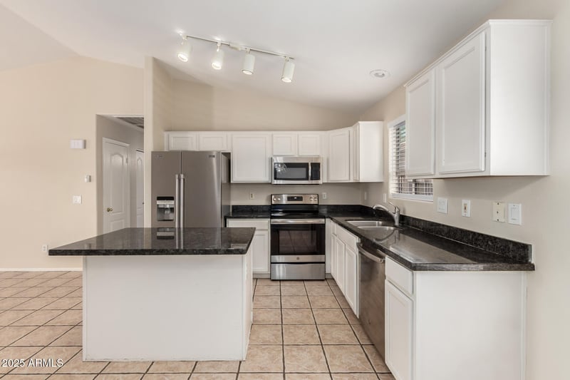 10902 Cambridge Ave, Avondale, AZ 85392