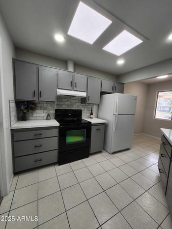 10912 Thunderbird Blvd, Sun City, AZ 85351
