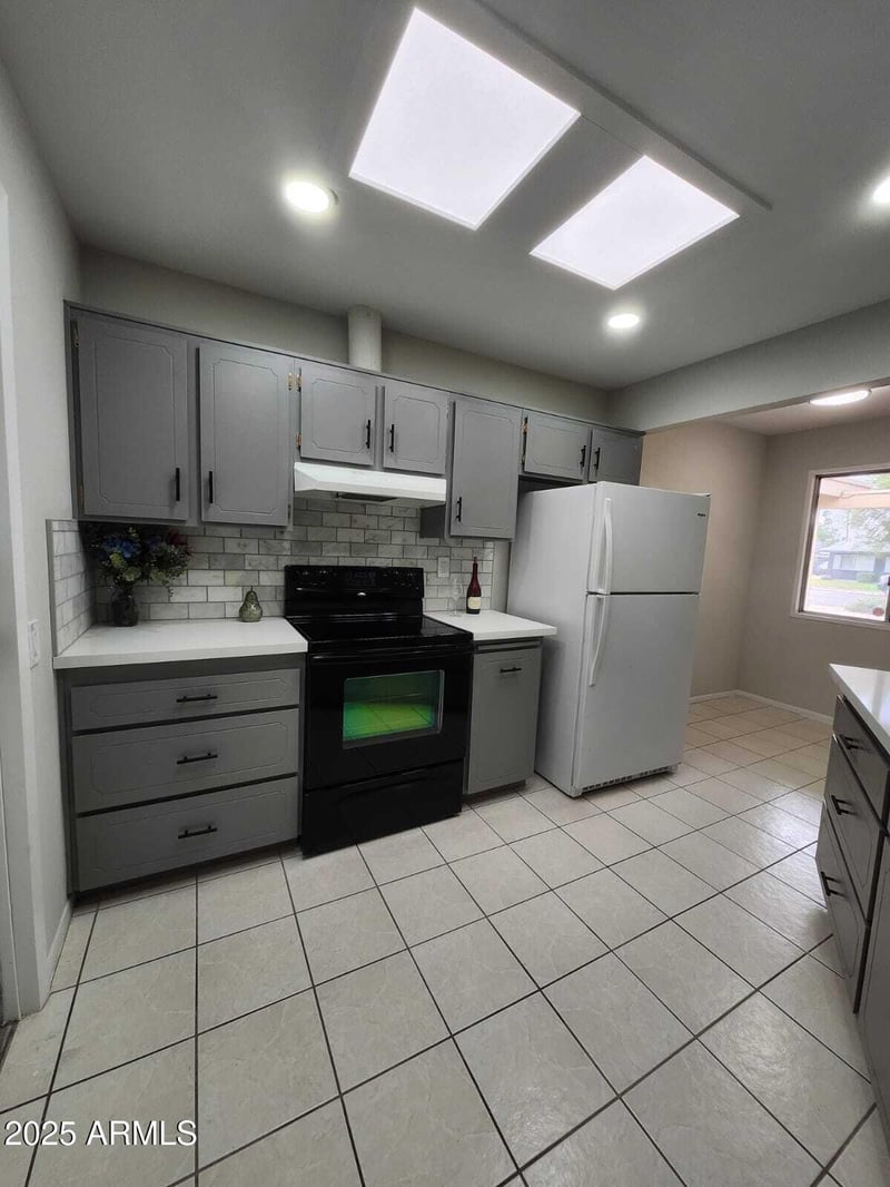 10912 Thunderbird Blvd, Sun City, AZ 85351
