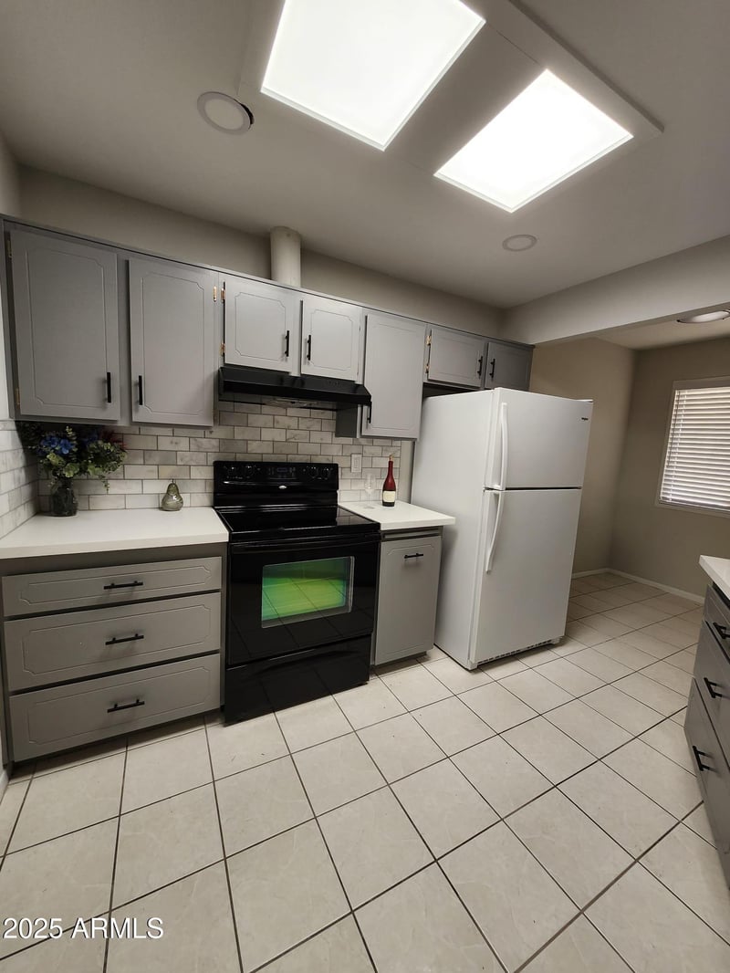 10912 Thunderbird Blvd, Sun City, AZ 85351