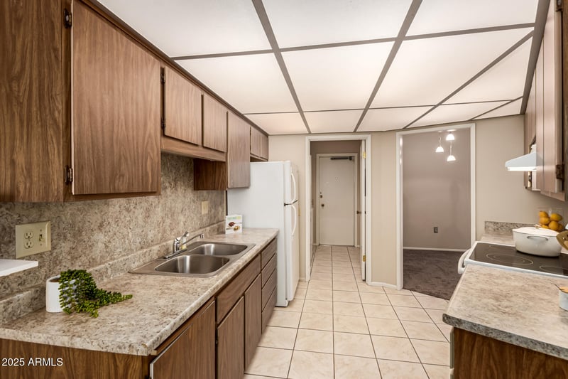 10913 Coggins Dr, Sun City, AZ 85351