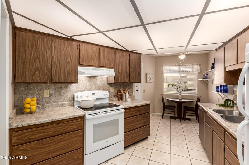 10913 Coggins Dr, Sun City, AZ 85351