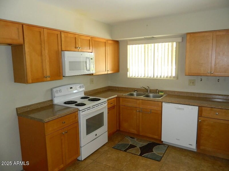 10916 Peoria Ave, Sun City, AZ 85351