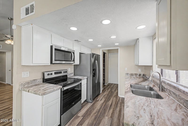 10921 W Sells Dr, Phoenix, AZ 85037