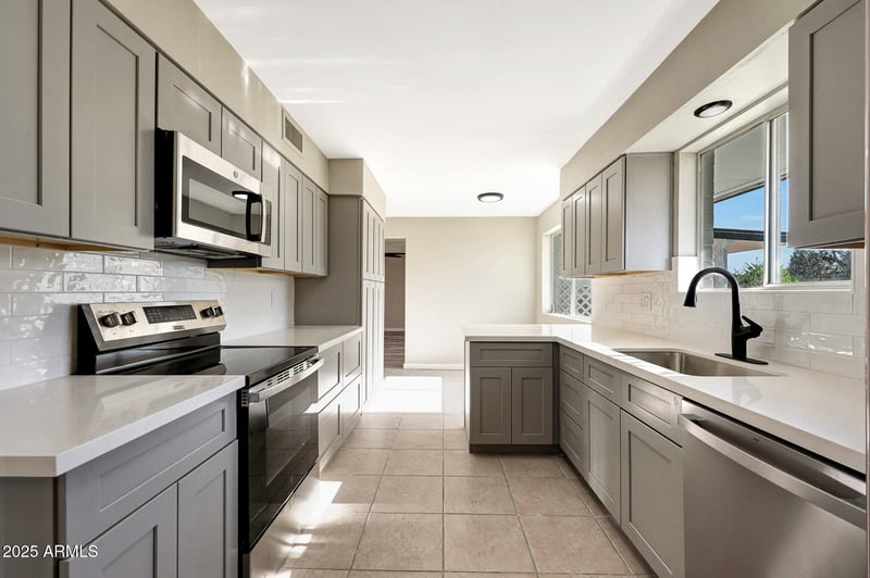 10922 El Capitan Cir, Sun City, AZ 85351