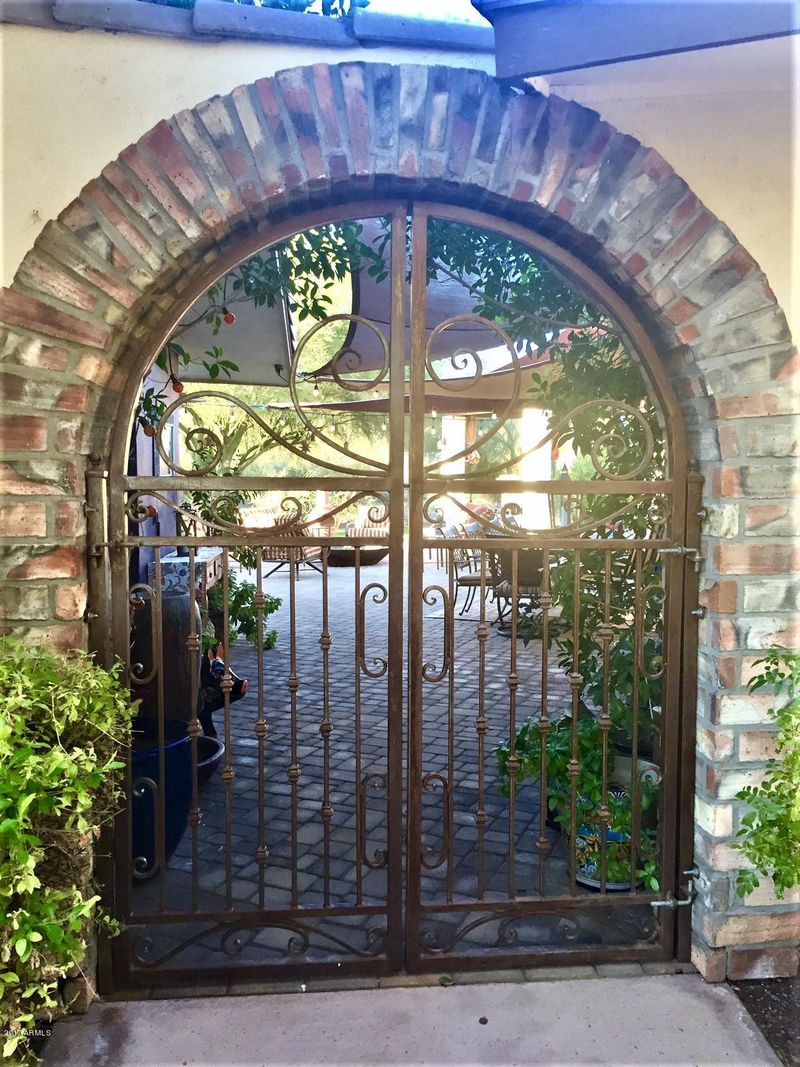 10934 E Laurel Ln, Scottsdale, AZ 85259