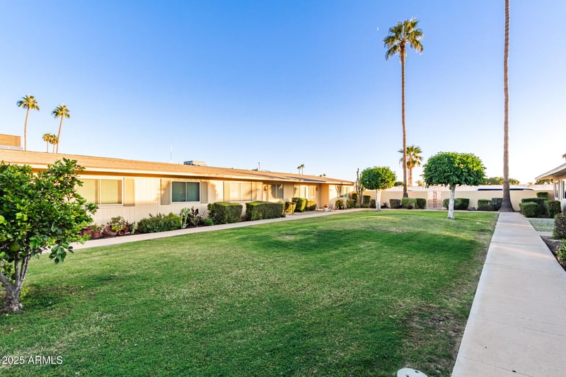 10941 Santa Fe Dr, Sun City, AZ 85351