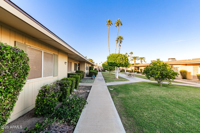 10941 Santa Fe Dr, Sun City, AZ 85351