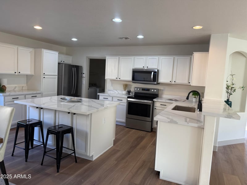 10948 Dragoon Ave, Mesa, AZ 85208