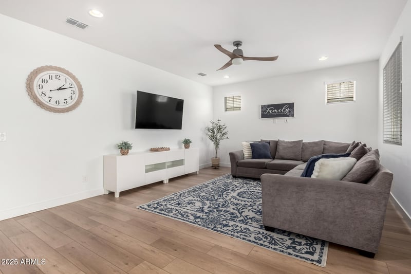 10956 Thunderbolt Ave, Mesa, AZ 85212
