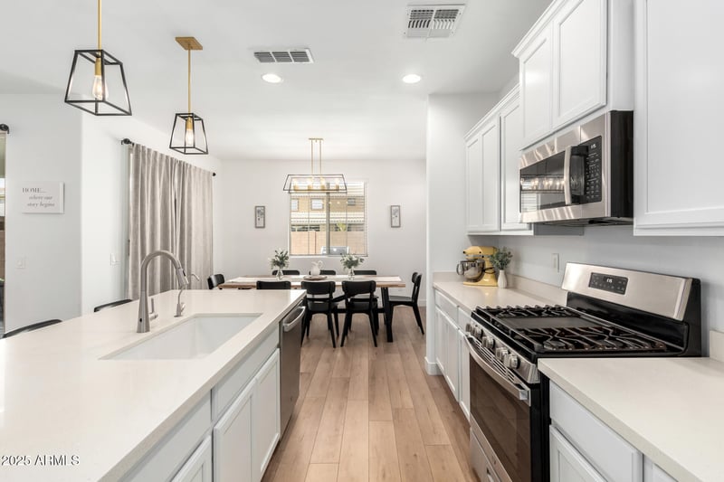 10956 Thunderbolt Ave, Mesa, AZ 85212