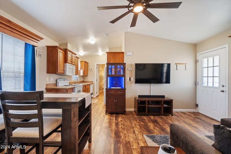 10960 N 67th Ave #122, Glendale, AZ 85304