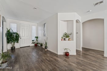 10961 Chase Ln, Avondale, AZ 85323