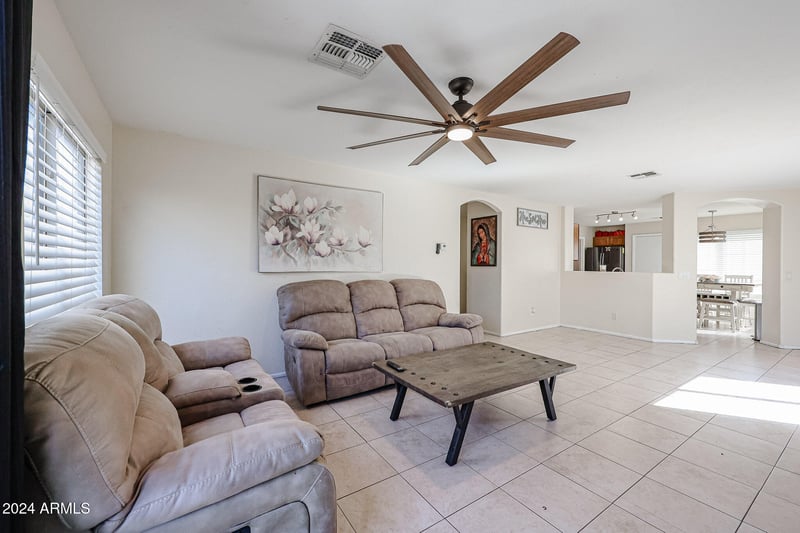 1098 Nardini St, San Tan Valley, AZ 85140