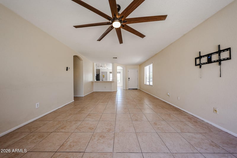 1098 Nardini St, San Tan Valley, AZ 85140