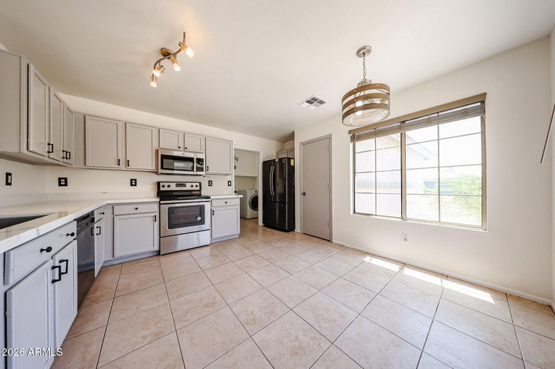 1098 Nardini St, San Tan Valley, AZ 85140