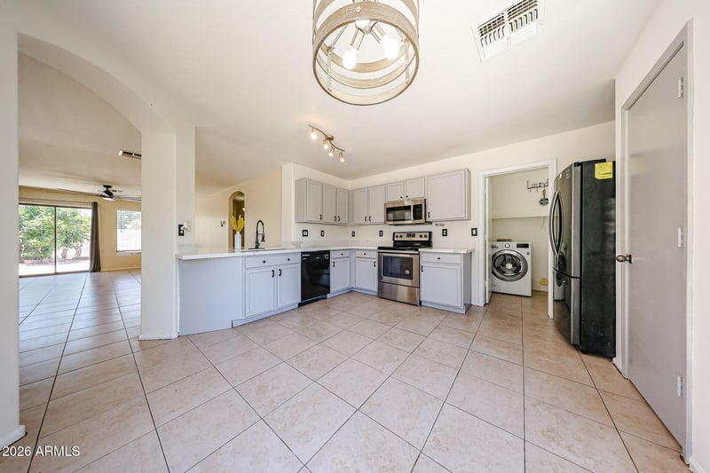 1098 Nardini St, San Tan Valley, AZ 85140