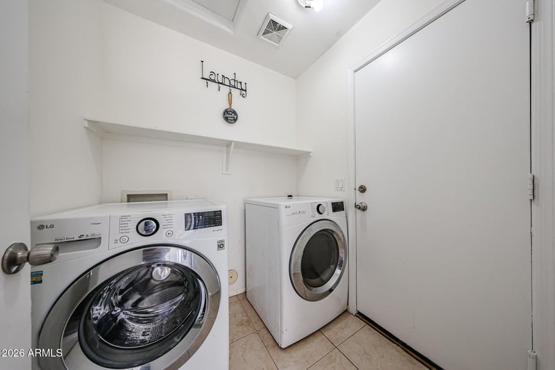 1098 E Nardini St, San Tan Valley, AZ 85140