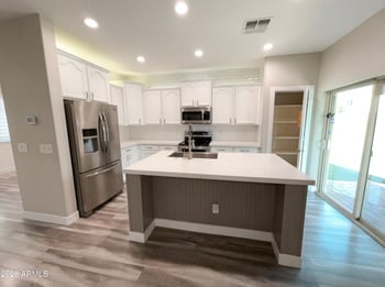 1099 Sourwood Dr, Gilbert, AZ 85298
