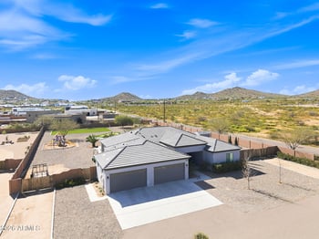 11 Cavalry Dr, Phoenix, AZ 85086