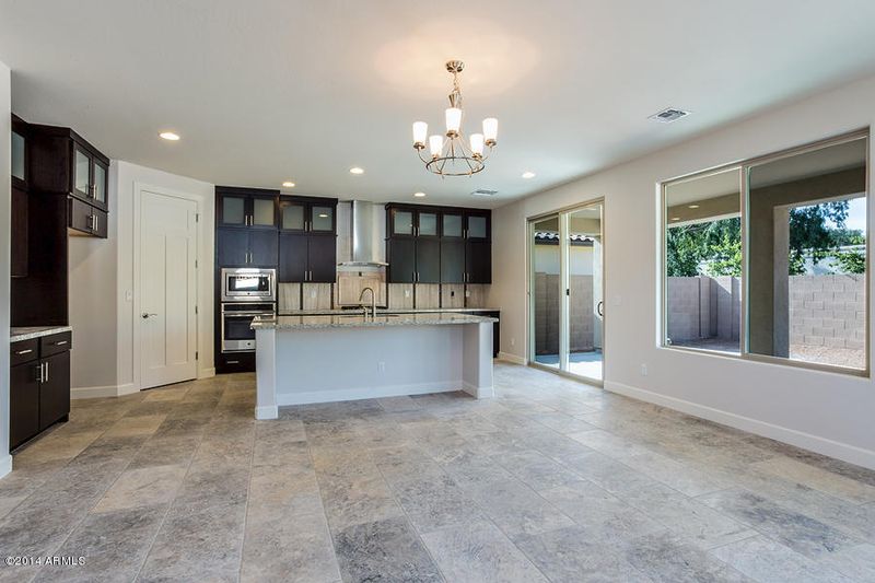 11 E Laurie Ln, Phoenix, AZ 85020