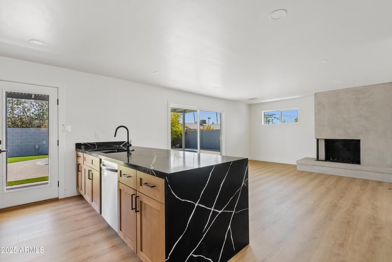 11 Fairmont Dr, Tempe, AZ 85282