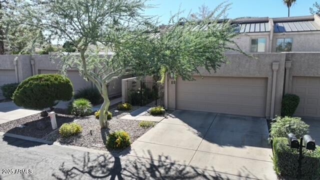 11 Redondo Dr, Tempe, AZ 85282
