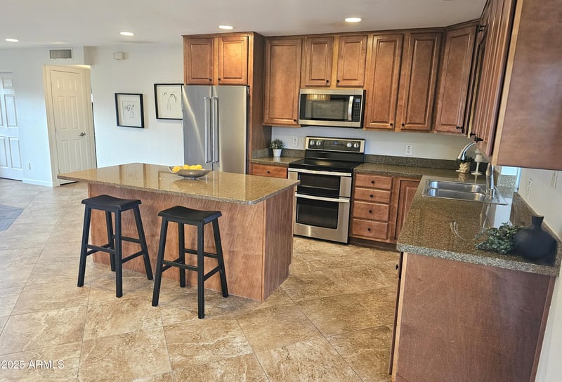 11009 Oke St, Phoenix, AZ 85044