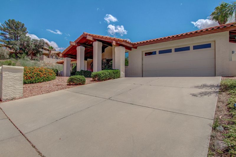 1101 E Country Gables Dr, Phoenix, AZ 85022