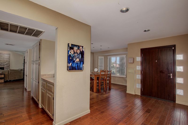 1101 E Country Gables Dr, Phoenix, AZ 85022