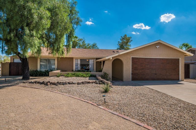 1101 W Runion Dr, Phoenix, AZ 85027