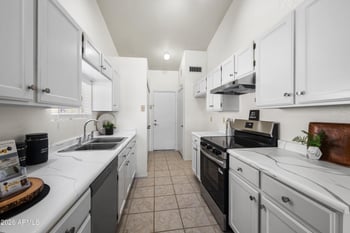11016 15th St, Phoenix, AZ 85020